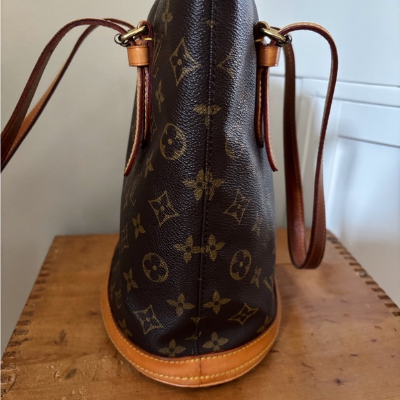 Louis Vuitton Bucket Handbag with Monogram Canvas and Leather Trim - Picture 8 of 14